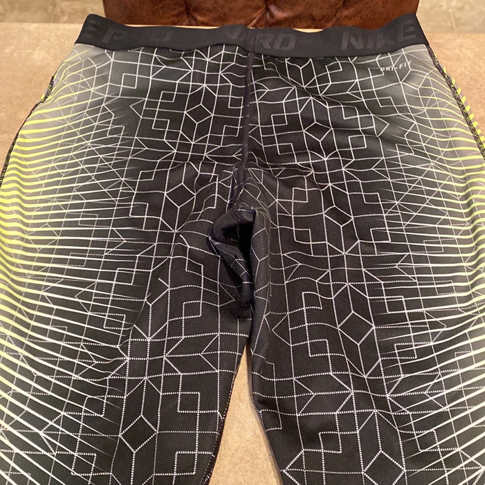 Women’s Nike leggings size large - Picture 7 of 7